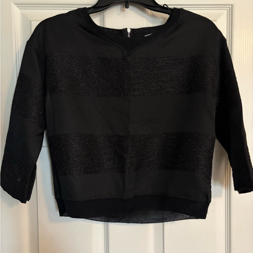 Chic Black Striped Top
